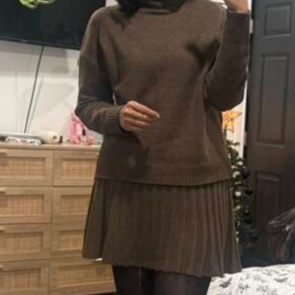 Classic Turtleneck Knit Sweater Textured Mini Skirt Set - Picture 7 of 11